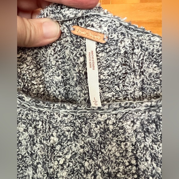 Free People Good Day Cropped Grey Sweater Size Large - Picture 4 of 7